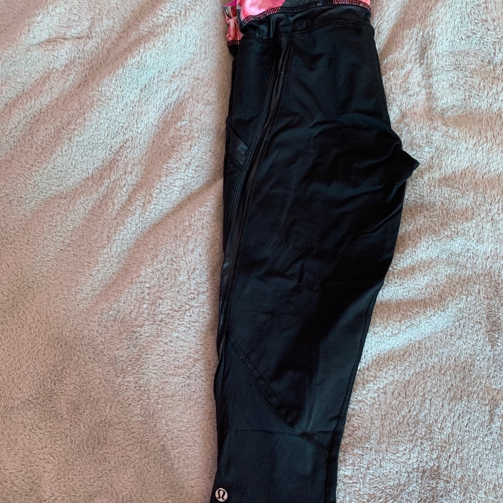 Cropped Lululemon Leggings with Floral Waistband